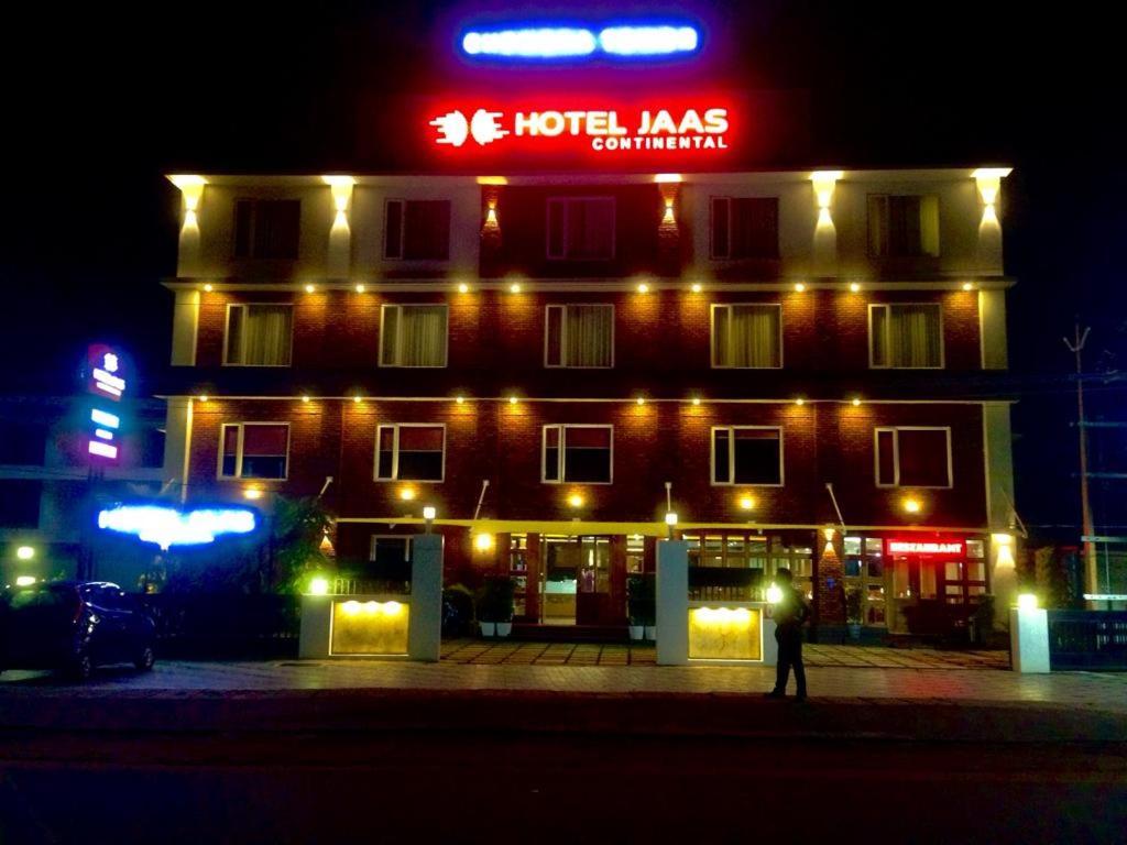 Hotel Jaas Continental Edappal Exterior photo